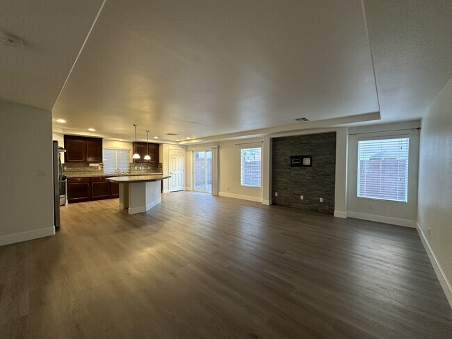 Photo - 6752 Philharmonic Ave