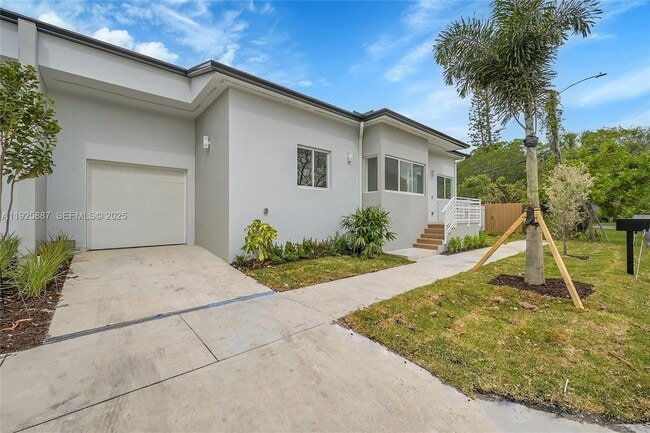 Photo - 2931 SW 12th Ave Unit 1