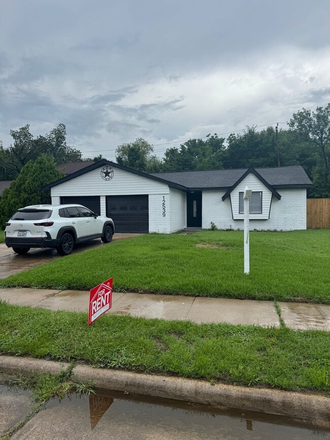 Building Photo - 12539 Fern Forest Dr