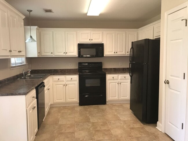 Photo - 819 Maple Dr