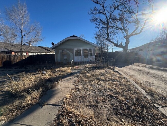 Building Photo - 1506 E 14th St