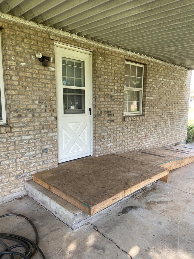 106 Cecil Ct