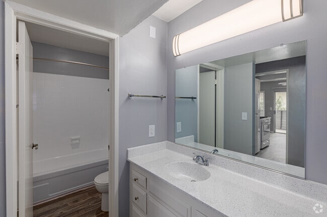 1 habitación, 1 baño - 729 pies cuadrados - Baño - Villa Del Mar Apartments (new)