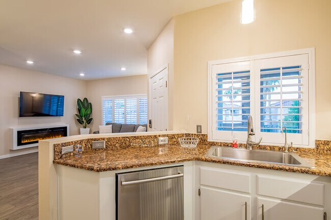 Photo - 251 S Green Valley Pky Unidad 2721