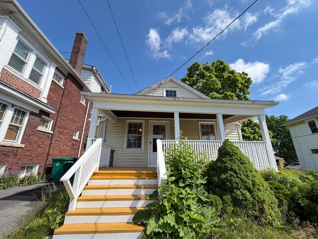 Building Photo - 1192 Haeberle Ave