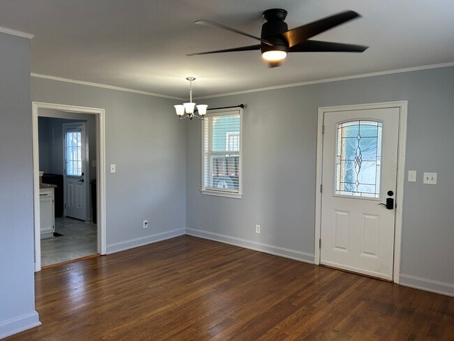 Photo - 2224 Roslyn Ave