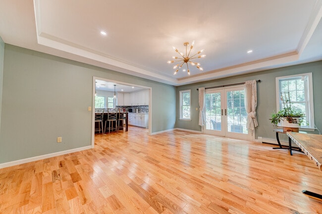 UL Living Room - 404 Bassetts Bridge Rd Unit BR1