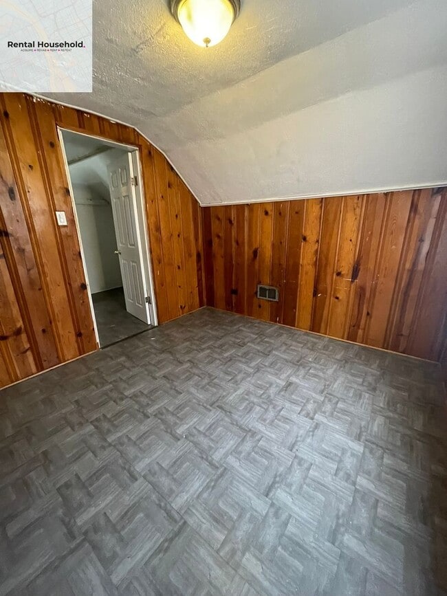 Building Photo - Classic Charm Meets Modern Comfort- $1400