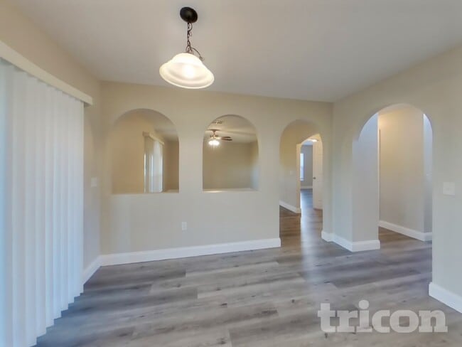 Photo - 426 Elgin Blvd