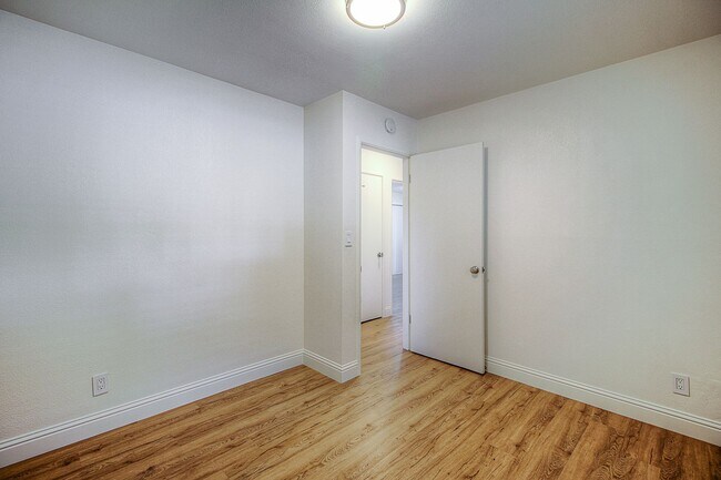 Photo - 801 W 9th St Apartment