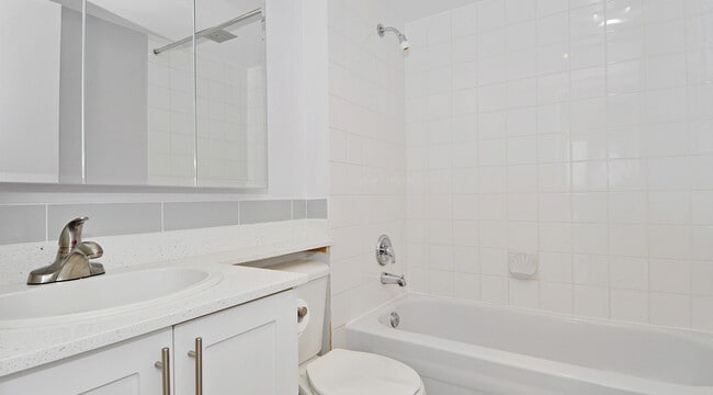 Building Photo - Hollyburn Plaza Unit 00904