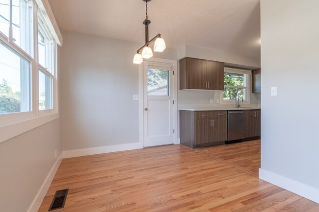 Photo - 6112-6116-6116 SE Center St Unit 6112