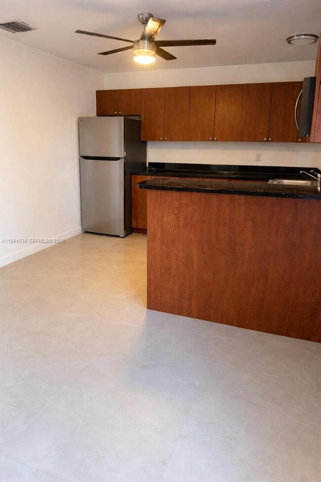 Photo - 214 NW 8th Ave Unit 0