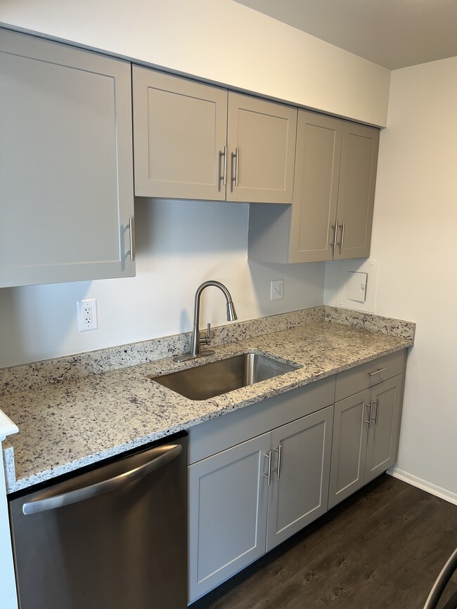 2BR, 1BA Luxury Kitchen