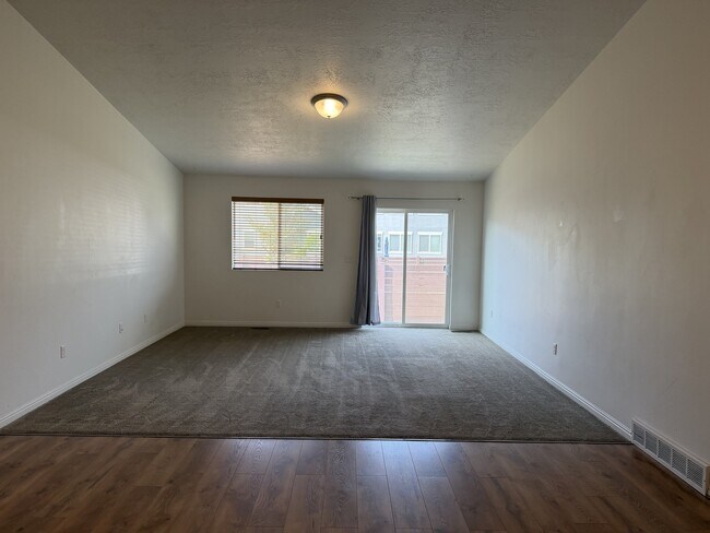 Photo - 149 E 460 N