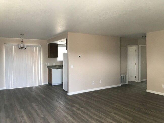 2 Bedroom 1 Bathroom Apartment with Laundr... - 2 Bedroom 1 Bathroom Apartment with Laundr... Unit 1783