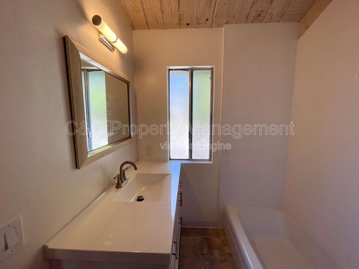 Photo - 599 Irving Ave Unit 1