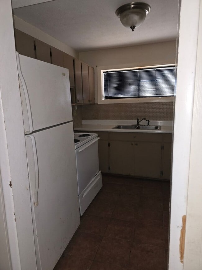 Photo - Oak Ridge 37830 - 1 Bedroom, 1 Bath Apartment - Contact Lisa Vineyard and Shannon Russell (865) 2...