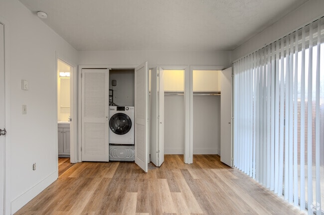 1BR, 1BA - 578SF