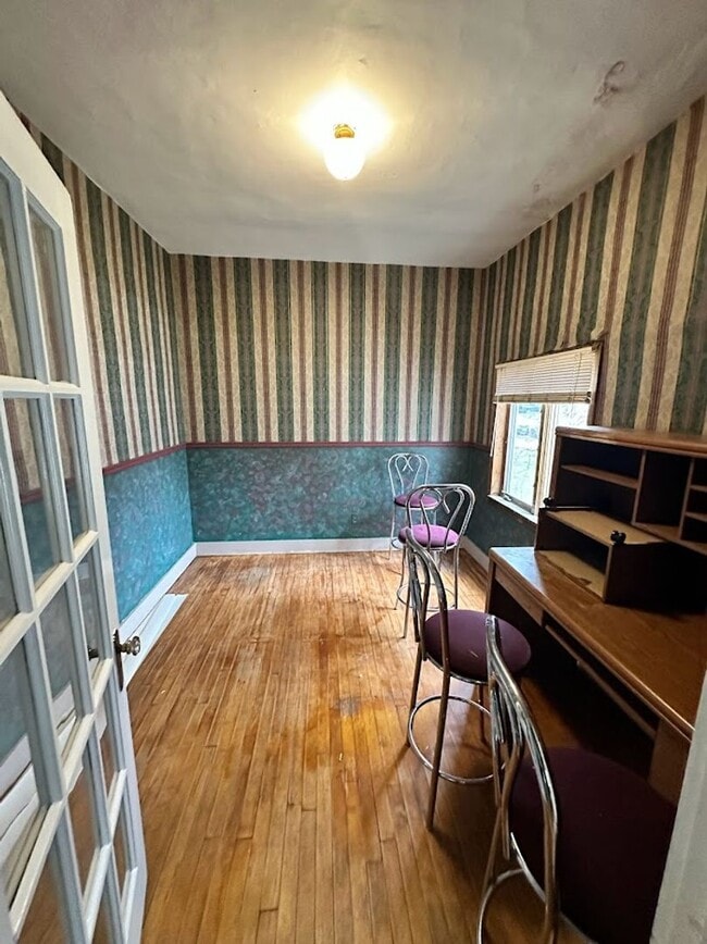 Photo - 3 Bedroom/ 2 Bathroom