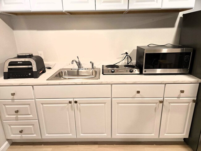 Building Photo - 39 Cottage St Unit 1