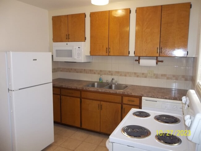 Kitchen - 431 E 19th St Unit A
