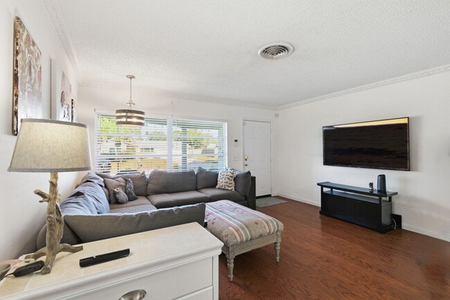 Photo - 2039 Pine Ridge Dr