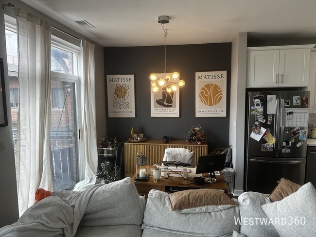 Photo - 1830 N Winchester Ave Unit 315