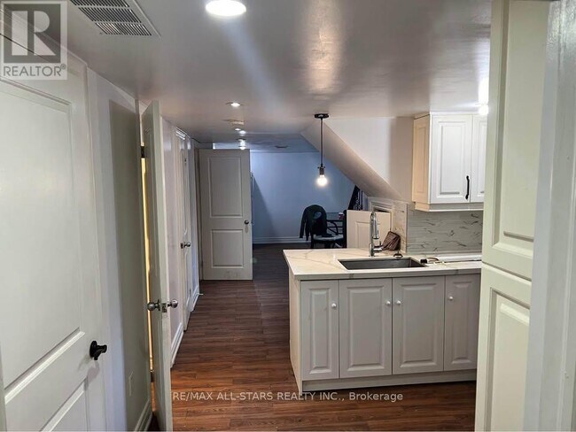 Photo - 12 Rossander Ct