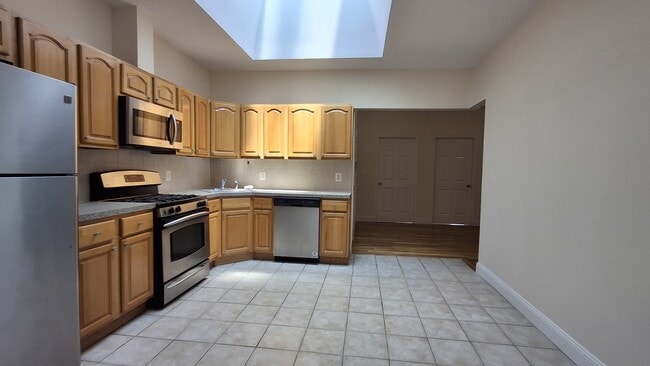 Building Photo - 514 25th St Unit 206 Rental