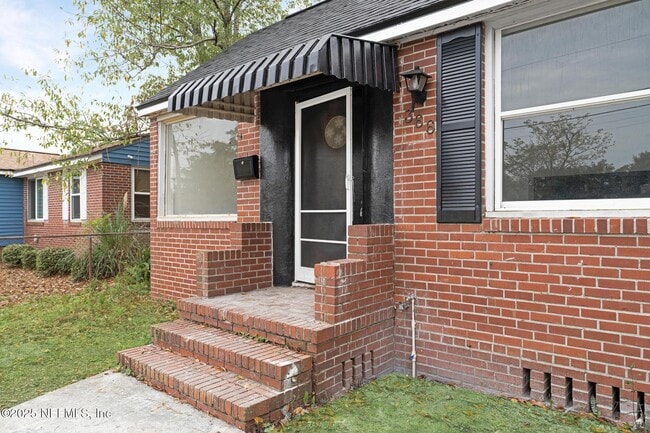 Photo - 366 W 67th St