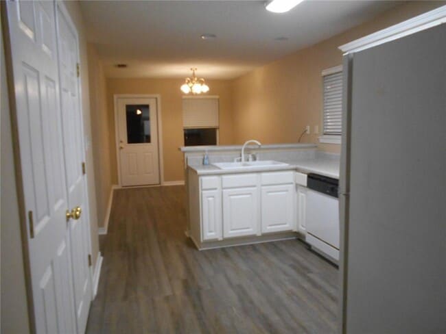 Photo - 22854 Mobile St