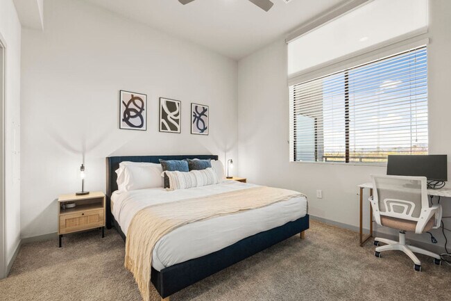 Photo - 711 W Broadway Rd Unidad SI ID1366975P