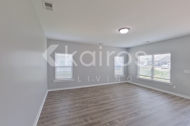 Photo - 30 HAWK LN
