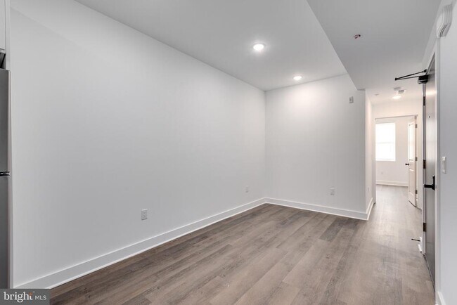 Photo - 927 N 42nd St