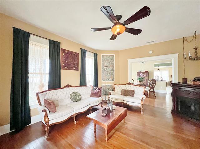 Photo - 828 W Eighth St