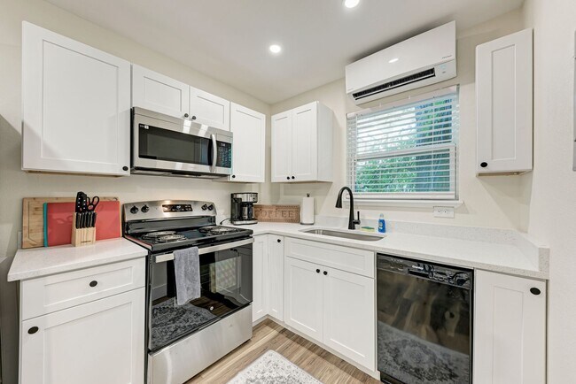 Photo - For Lease – Fully Furnished Studio Near UT