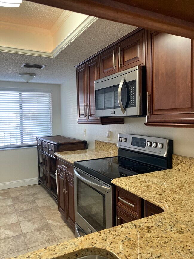 Photo - 8150 Brent St Unidad 714