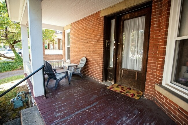 Photo - 27 N College St