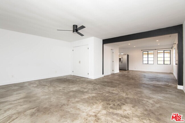 Photo - 822 N Detroit St Unit 826.5