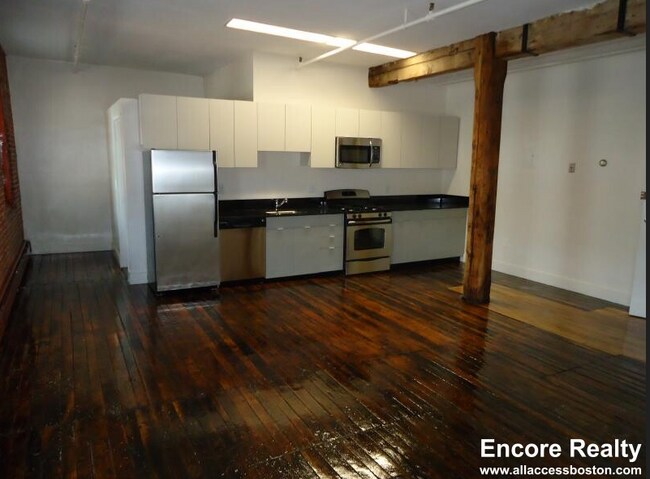Building Photo - 804 Tremont St Rental