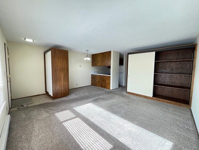 Building Photo - 530 Burnett Ave N Unit 12