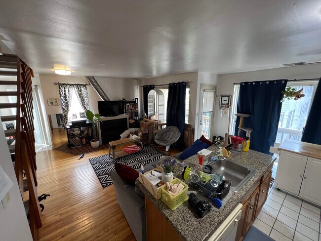 Photo - 2338 Perot St Unidad 4