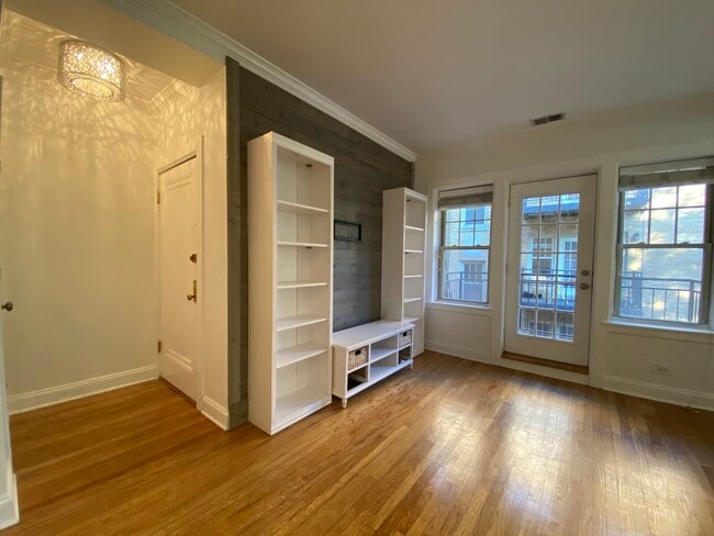 Photo - 2243 N Lincoln Ave Unit 2A