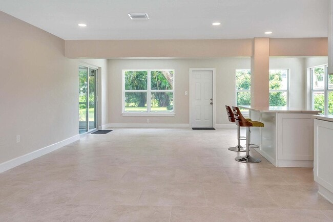 Photo - 2001 Collier Ave