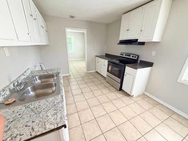 Photo - 1111 Canary Ln