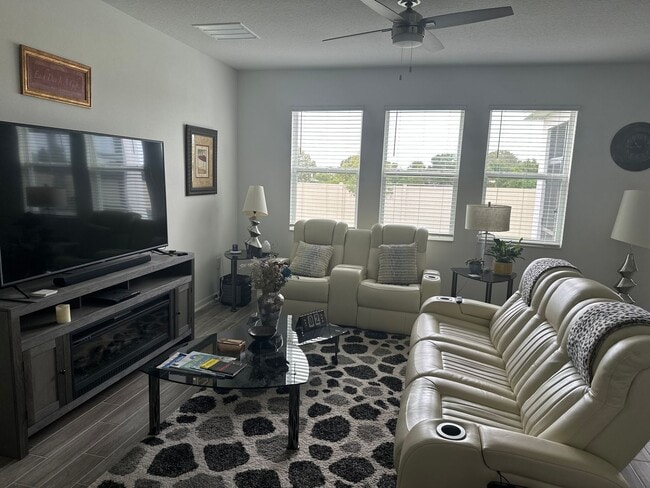 Photo - Beautiful 4 bedroom, 2 bathroom home near ...