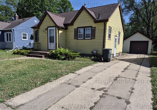 Building Photo - FOR RENT- 657 Dawson- Pets ok with conditions- Recent Remodel!