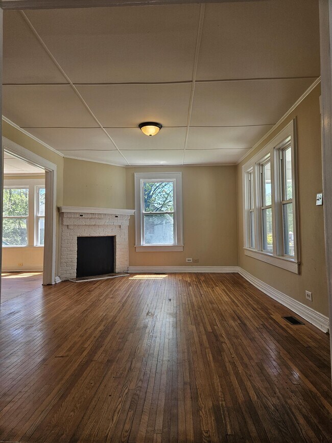 Photo - 390 Harper Ave