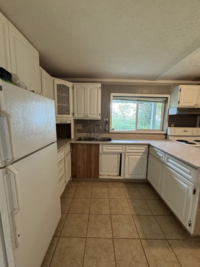 Photo - 33332-33334 4 Ave